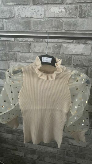 Beige truitje met plof mouwen