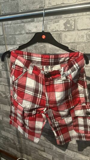Drie kwarts broekje rood geblokt
